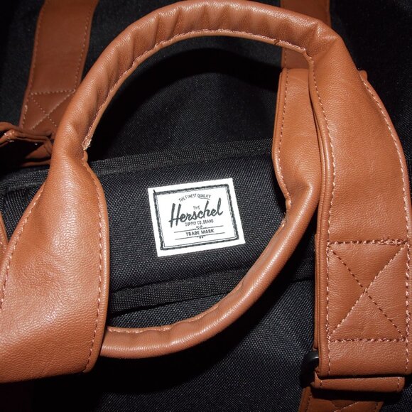 Herschel Novel Duffle - Picture 3 of 11